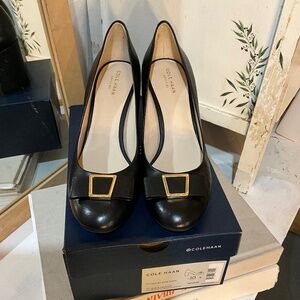 NWB COLE HAAN "Emory Bow" Black Leather Pump Heel Size 10